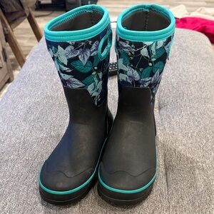 Bogs Black and Teal Kids' snow Boots -22F size youth 5
